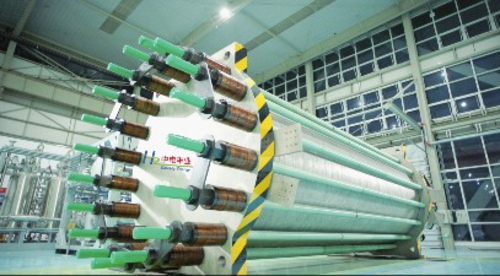 山東海氫能源科技有限公司主打產品2000標方的大型堿性水電制氫裝備。王天福/攝