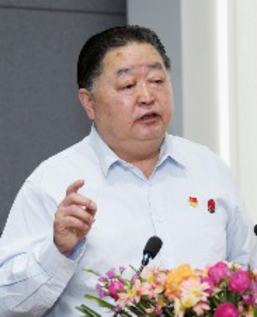董事長何建斌