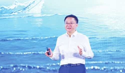 科大訊飛董事長劉慶峰在訊飛星火大模型V4.0發布會上發表演講。